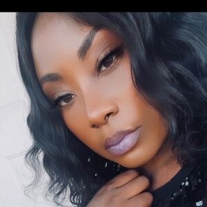 Meet your Posher, Dee